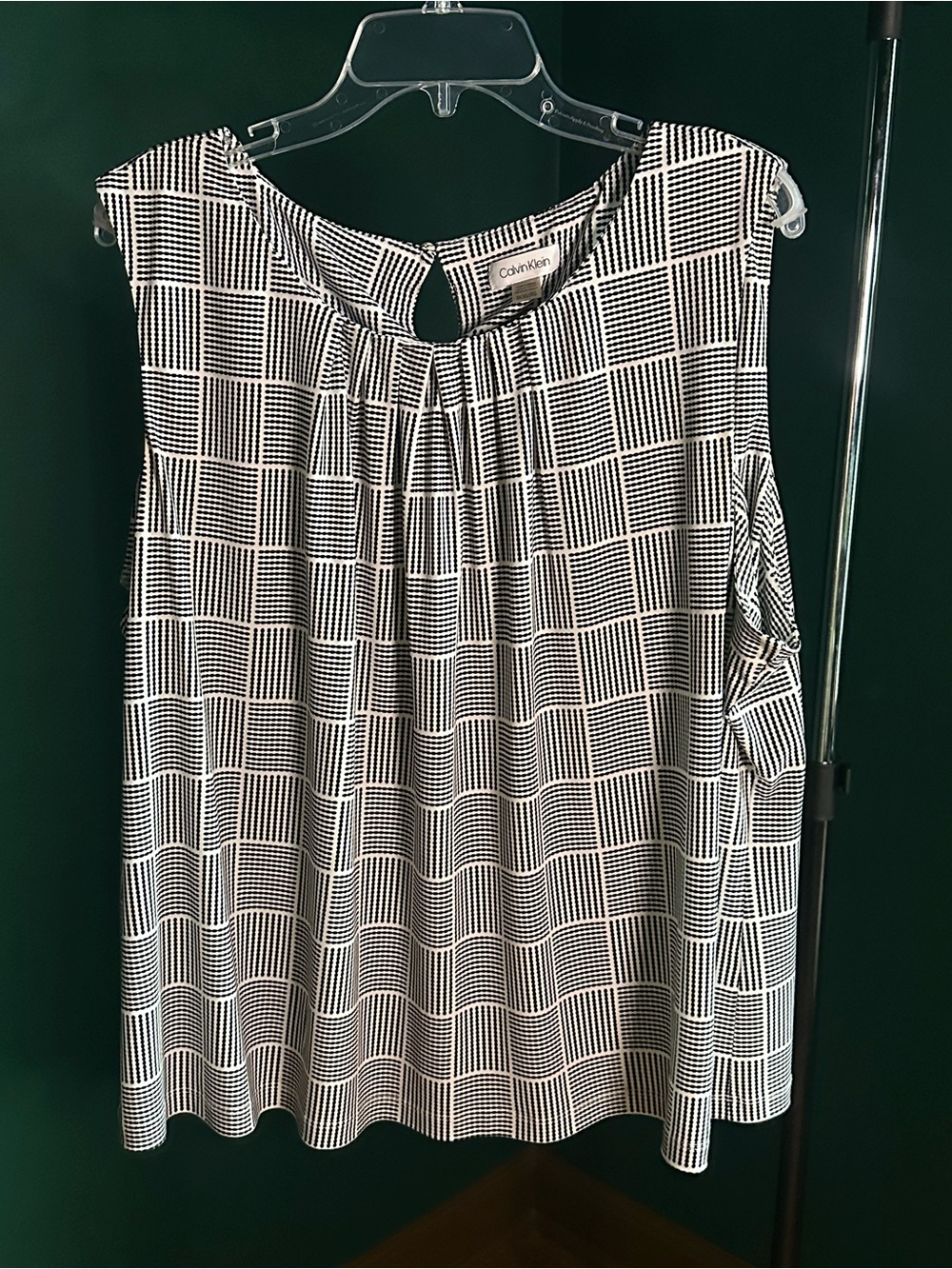Calvin Klein Black & White Geometric Sleeveless Top